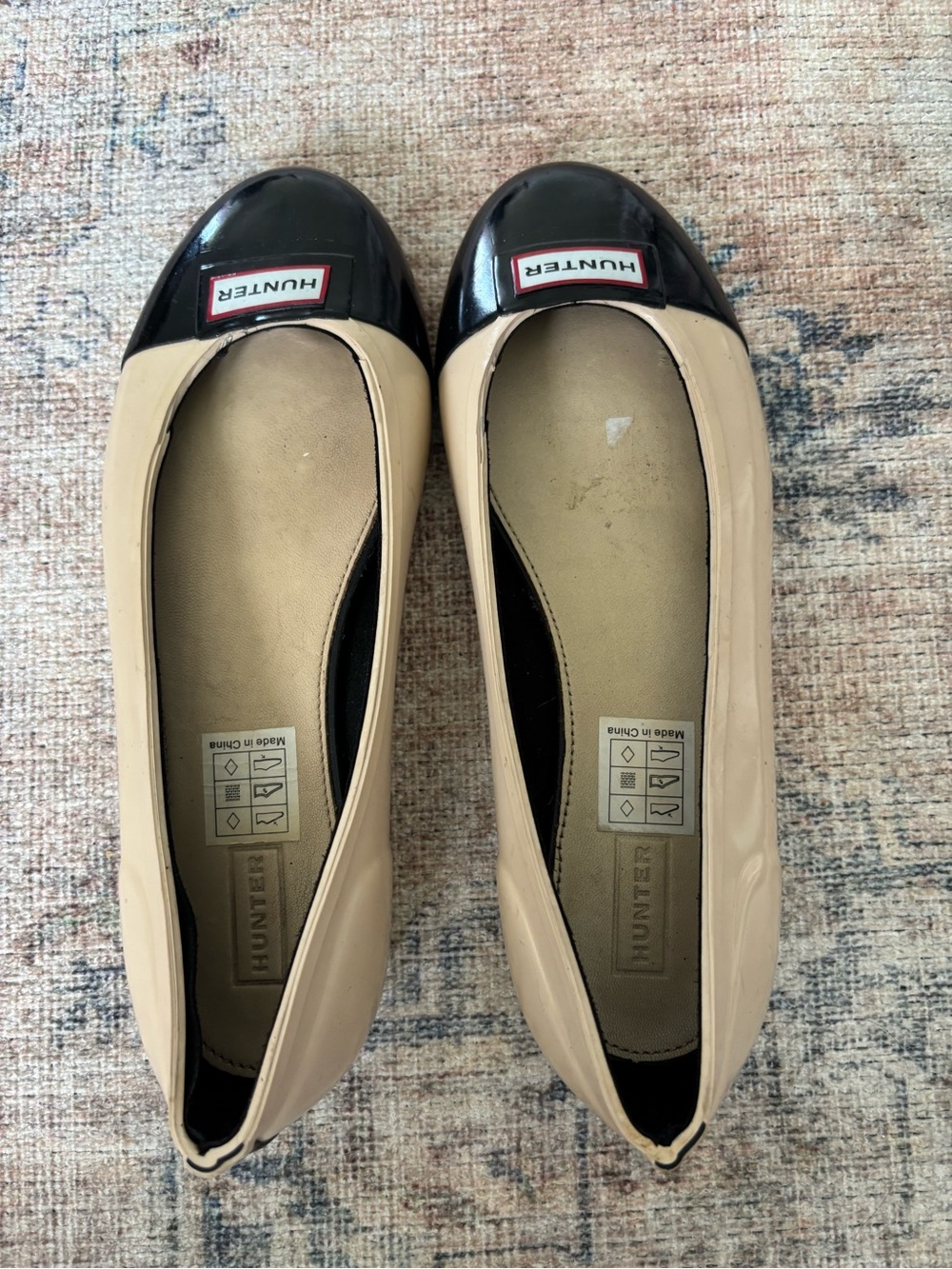 Hunter Two-Tone Beige and Black Cap-Toe Ballet Flats - Picture 9 of 16